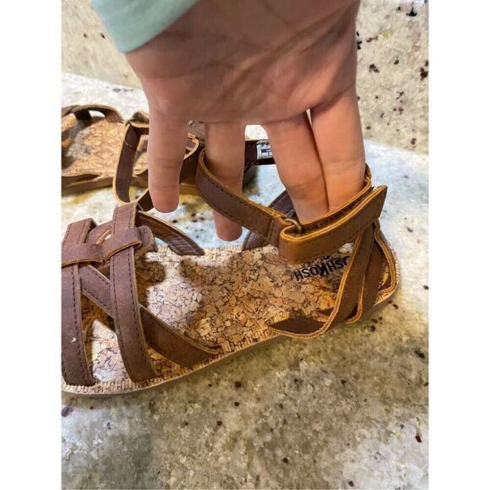 Osh Kosh Bgosh Girls Sz 2 big kid Brown Vegan Leather Strappy Sandals Summer - Picture 2 of 4